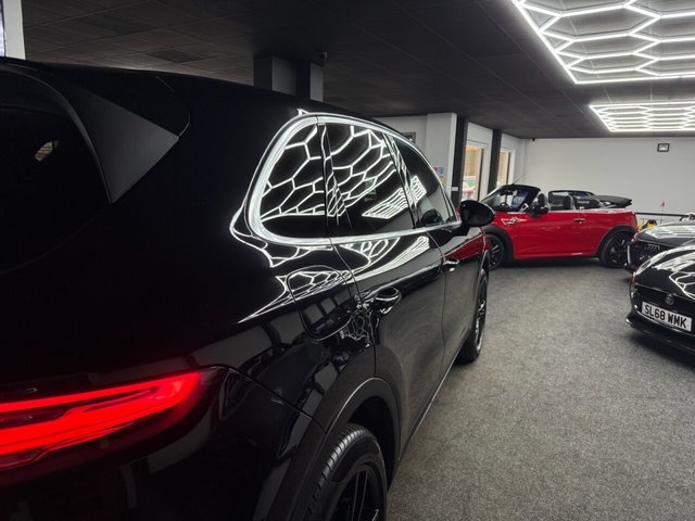 2018 PORSCHE CAYENNE - Photo 11