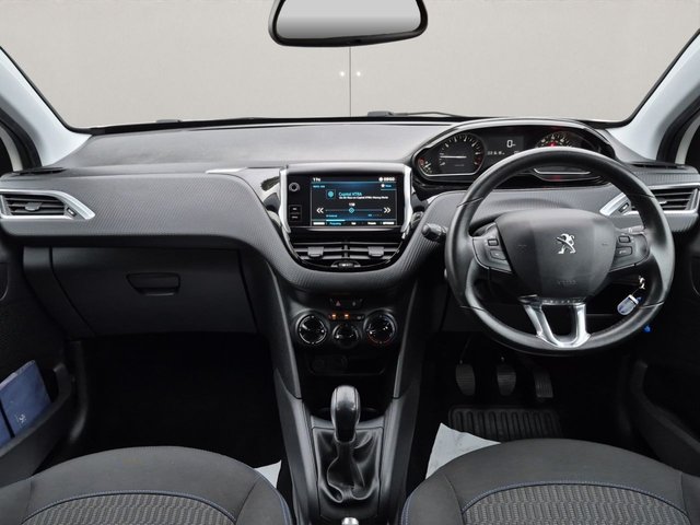 2018 Peugeot 208 1.2L Signature 5dr - Photo 5