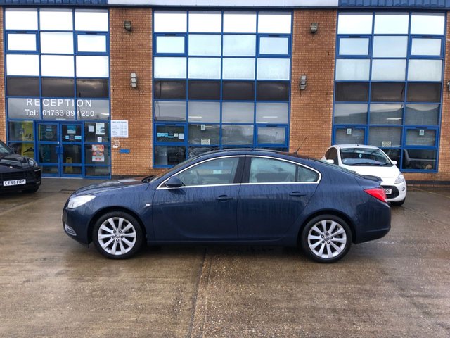 2011 VAUXHALL INSIGNIA 2011 2.0 CDTi ecoFLEX Exclusiv Hatchback 5dr Diesel Manual Euro 5 (s/s) (130 ps) - Photo 12