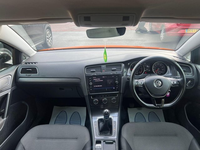 2017 Volkswagen Golf - Photo 2