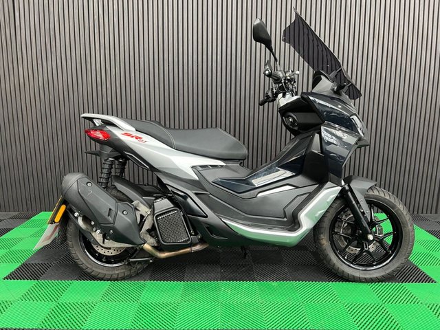 View our APRILIA SR GT 125