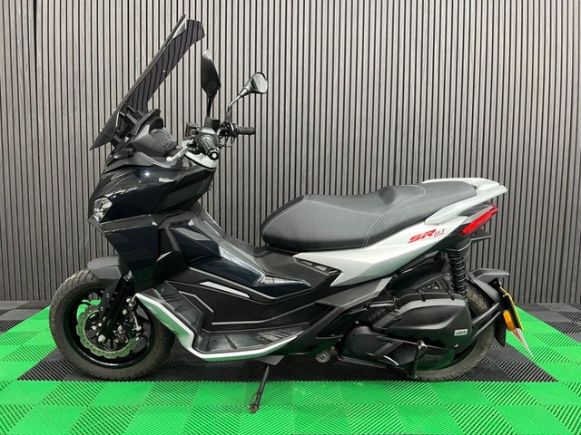 View our APRILIA SR GT 125