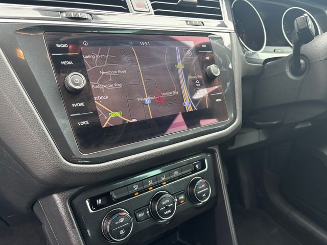 2017 VOLKSWAGEN TIGUAN 2.0 TDI SE Navigation SUV 5dr Diesel Manual Euro 6 (s/s) (150 ps) - Photo 12