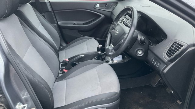 2017 HYUNDAI I20 - Photo 2