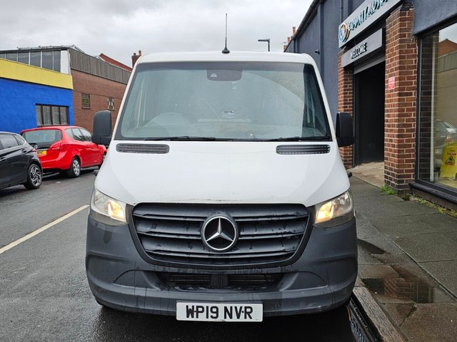 2019 Mercedes-Benz Sprinter 2.1L null 5dr - Photo 2
