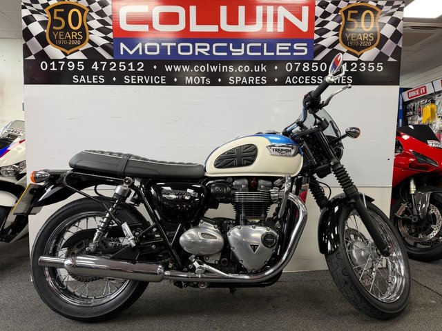 View our TRIUMPH BONNEVILLE T100