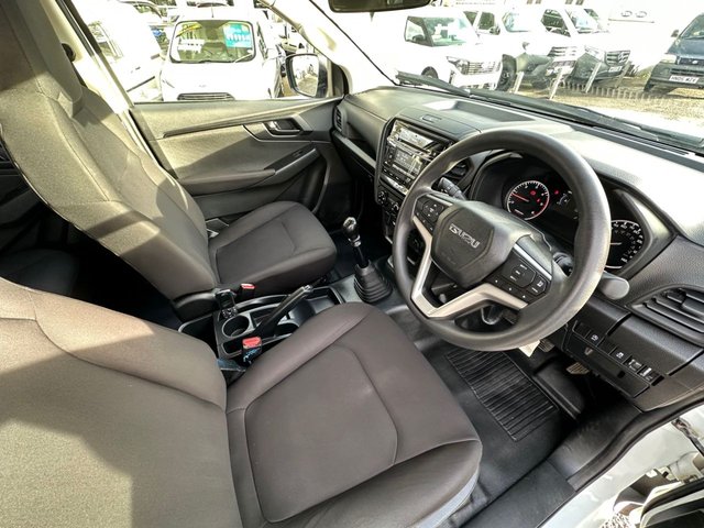 2021 ISUZU D-MAX - Photo 12