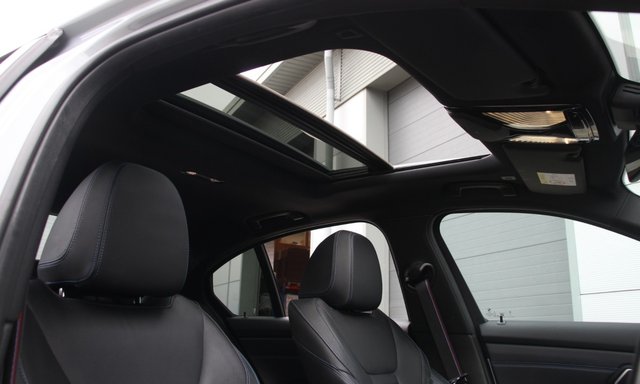 View our BMW 3 SERIES