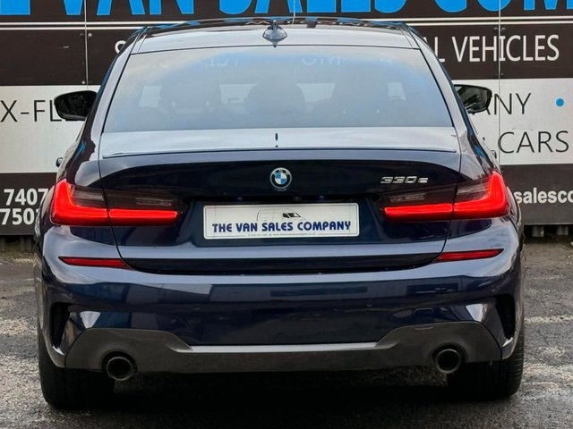 2022 BMW 3 SERIES - Photo 5