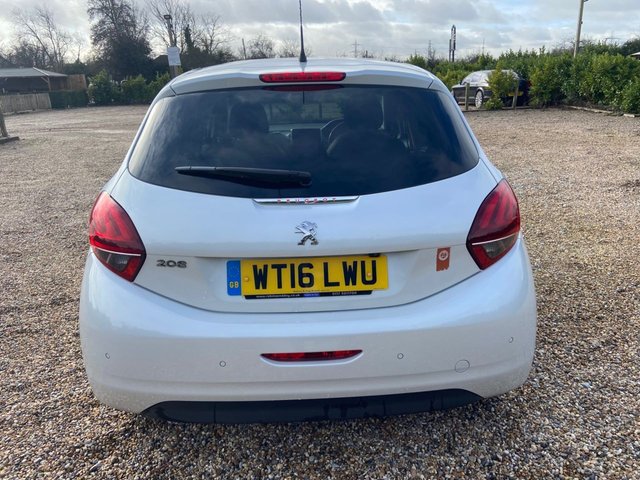 2016 PEUGEOT 208 1.2 PureTech Roland Garros Hatchback 5dr Petrol Manual Euro 6 (s/s) (110 ps) - Photo 5