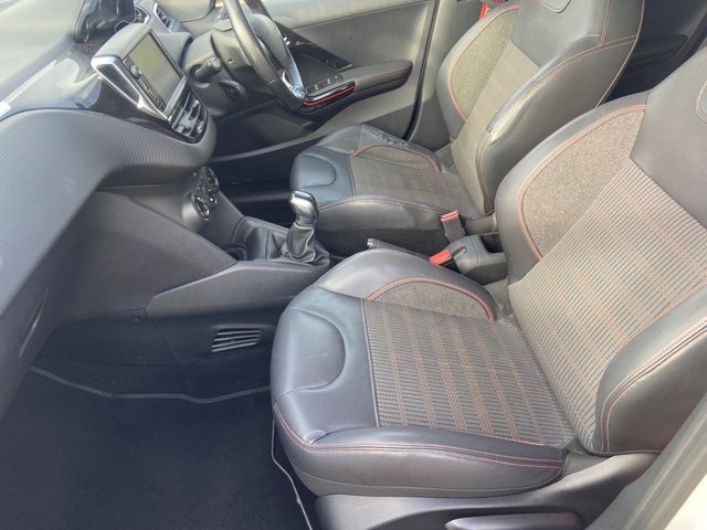 2016 PEUGEOT 208 1.2 PureTech Roland Garros Hatchback 5dr Petrol Manual Euro 6 (s/s) (110 ps) - Photo 11