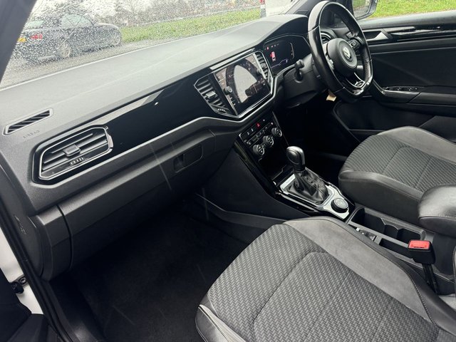 2021 VOLKSWAGEN T-ROC - Photo 12
