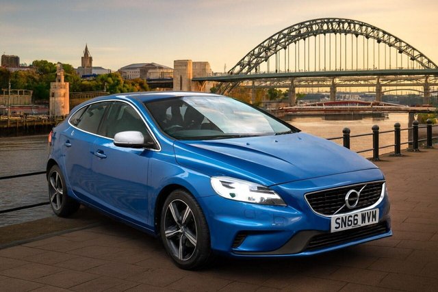 2016 VOLVO V40
