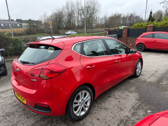 2014 KIA CEED 1.6 CRDi EcoDynamics 2 Hatchback 5dr Diesel Manual Euro 5 (s/s) (126 bhp) - Photo 5