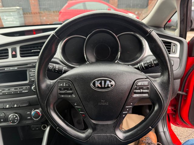 2014 KIA CEED 1.6 CRDi EcoDynamics 2 Hatchback 5dr Diesel Manual Euro 5 (s/s) (126 bhp) - Photo 9