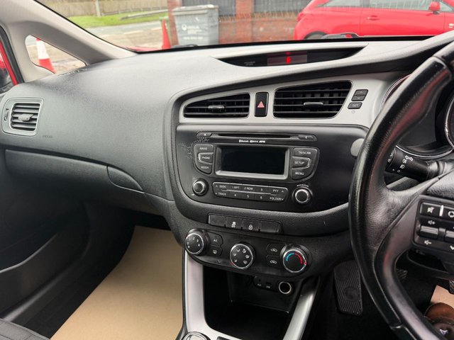 2014 KIA CEED 1.6 CRDi EcoDynamics 2 Hatchback 5dr Diesel Manual Euro 5 (s/s) (126 bhp) - Photo 10