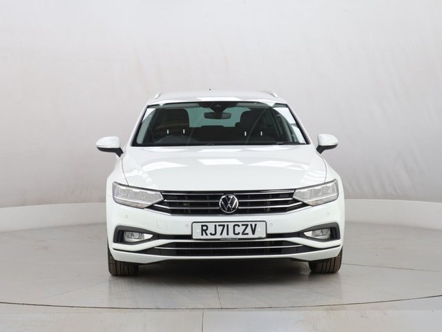 2022 Volkswagen Passat 2L Sel 5dr - Photo 3