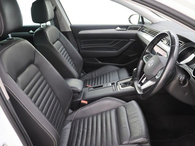 2022 Volkswagen Passat 2L Sel 5dr - Photo 12