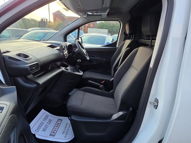 2021 VAUXHALL COMBO 1.5 Turbo D 2300 Dynamic Panel Van 4dr Diesel Manual L2 H1 Euro 6 (100 ps) - Photo 11
