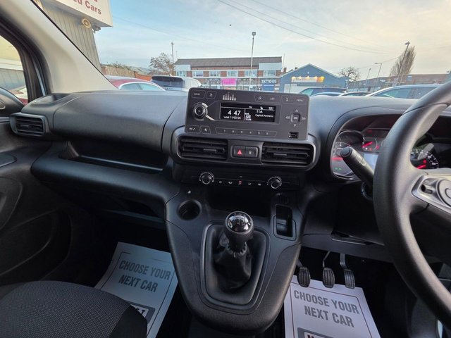 2021 VAUXHALL COMBO 1.5 Turbo D 2300 Dynamic Panel Van 4dr Diesel Manual L2 H1 Euro 6 (100 ps) - Photo 2