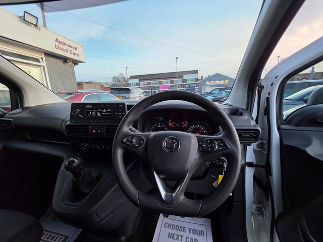2021 VAUXHALL COMBO 1.5 Turbo D 2300 Dynamic Panel Van 4dr Diesel Manual L2 H1 Euro 6 (100 ps) - Photo 3