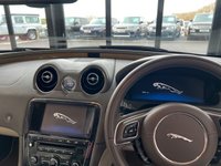 USED 2010 10 JAGUAR XJ 3.0d V6 Portfolio Saloon 4dr Diesel Auto Euro 5 (275 ps) 