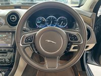 USED 2010 10 JAGUAR XJ 3.0d V6 Portfolio Saloon 4dr Diesel Auto Euro 5 (275 ps) 