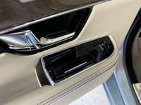 USED 2010 10 JAGUAR XJ 3.0d V6 Portfolio Saloon 4dr Diesel Auto Euro 5 (275 ps) 