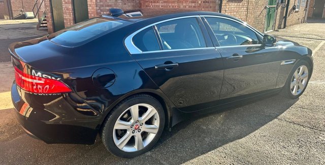 2016 JAGUAR XE 2.0d Portfolio Saloon 4dr Diesel Auto AWD Euro 6 (s/s) (180 ps) - Photo 4