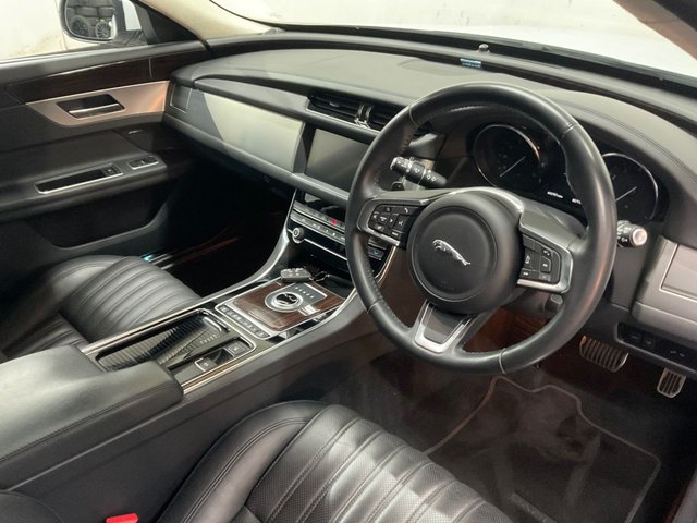 2019 JAGUAR XF 2.0i Portfolio GPF Sportbrake 5dr Petrol Auto Euro 6 (s/s) (250 ps) - Photo 12