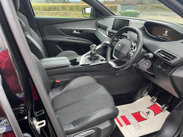 2019 PEUGEOT 3008 - Photo 8