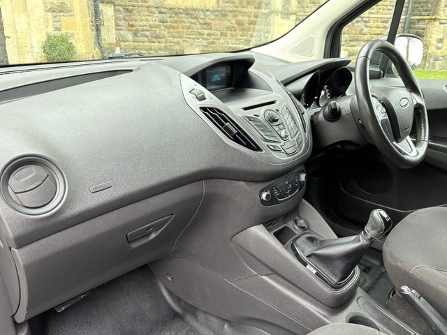 2015 Ford Transit Courier 1.5L Trend 5dr - Photo 11