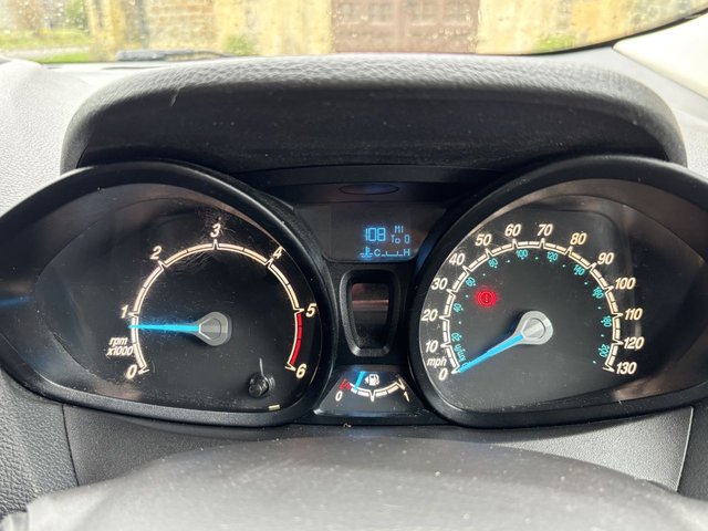 2015 Ford Transit Courier 1.5L Trend 5dr - Photo 12