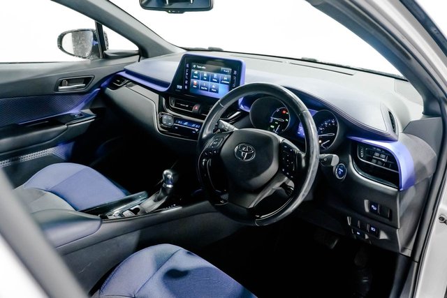 2017 Toyota C-HR 1.8L Dynamic 5dr - Photo 3