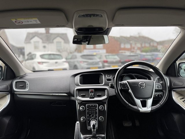 2018 VOLVO V40 CROSS COUNTRY 1.5 T3 Pro Hatchback 5dr Petrol Auto Euro 6 (s/s) (152 ps) - Photo 11