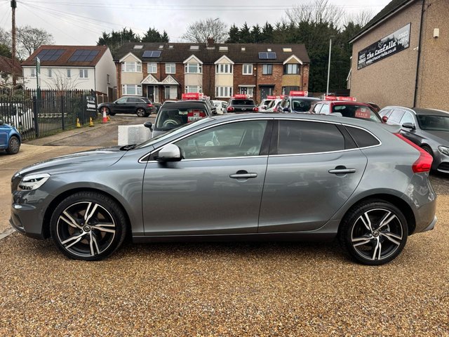 2018 VOLVO V40 1.5 T3 R-Design Pro Hatchback 5dr Petrol Auto Euro 6 (s/s) (152 ps) - Photo 11