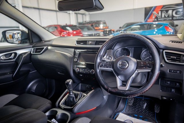 2018 Nissan Qashqai 1.2L N-Connecta 5dr - Photo 2