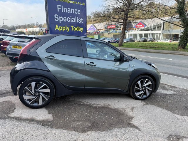 2023 TOYOTA AYGO X 2023/73 1.0 VVT-i Edge Hatchback 5dr Petrol x-shift Euro 6 (s/s) (72 ps), Only 14000 miles, Auto - Photo 9