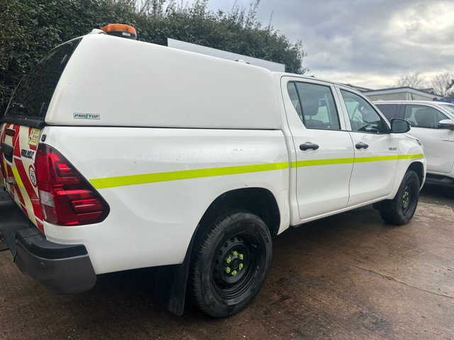 2021 TOYOTA HILUX - Photo 4