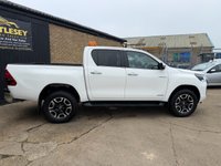 USED 2021 71 TOYOTA HI-LUX 2.8 D-4D Invincible Pickup Double Cab 4dr Diesel Auto 4WD Euro 6 (s/s) (204 ps) 1 owner F.S.H