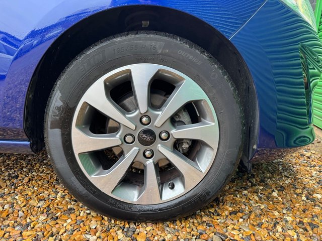 2018 FORD FIESTA 1.0T EcoBoost Zetec Hatchback 5dr Petrol Manual Euro 6 (s/s) (100 ps) - Photo 10