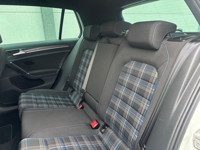 2017 VOLKSWAGEN GOLF 1.4 TSI 8.7kWh GTE Advance Hatchback 5dr Petrol Plug-in Hybrid DSG Euro 6 (s/s) (204 ps) - Photo 2