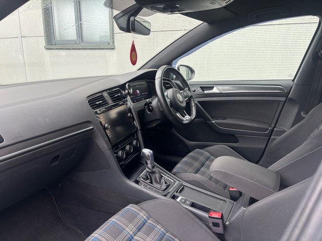 2017 VOLKSWAGEN GOLF 1.4 TSI 8.7kWh GTE Advance Hatchback 5dr Petrol Plug-in Hybrid DSG Euro 6 (s/s) (204 ps) - Photo 5