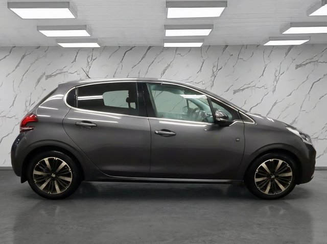 View our PEUGEOT 208