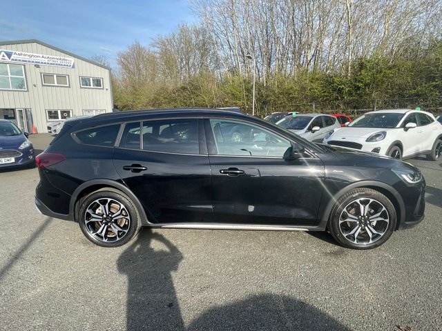 2022 Ford Focus 1L Active X Vignale 5dr - Photo 2