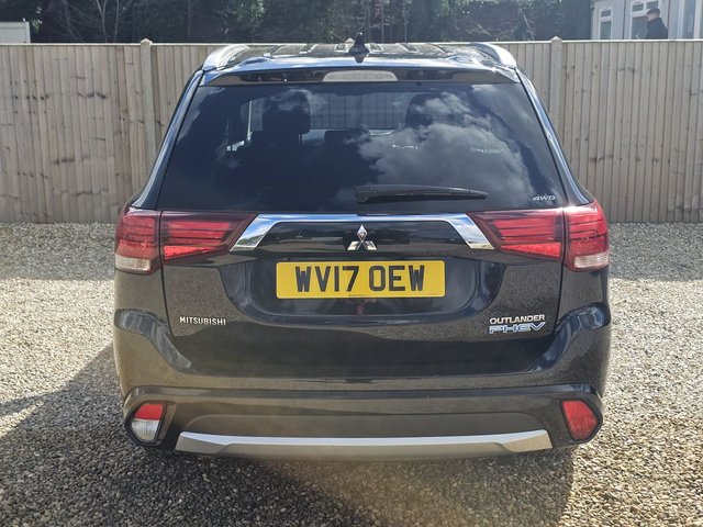 2017 MITSUBISHI OUTLANDER - Photo 4
