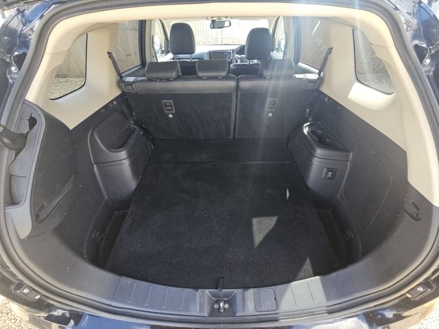 2017 MITSUBISHI OUTLANDER - Photo 9