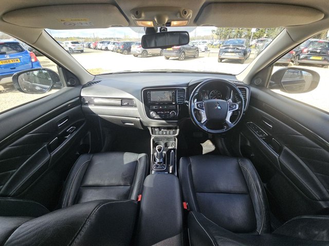 2017 MITSUBISHI OUTLANDER - Photo 11