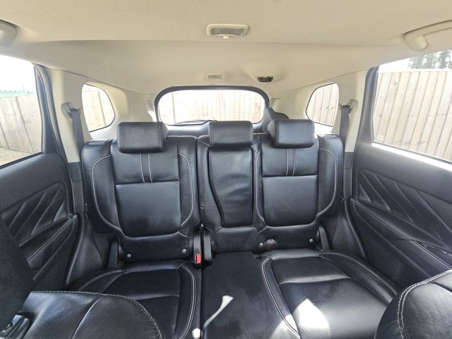 2017 MITSUBISHI OUTLANDER - Photo 12