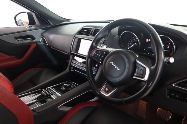 2018 Jaguar F-Pace - Photo 11